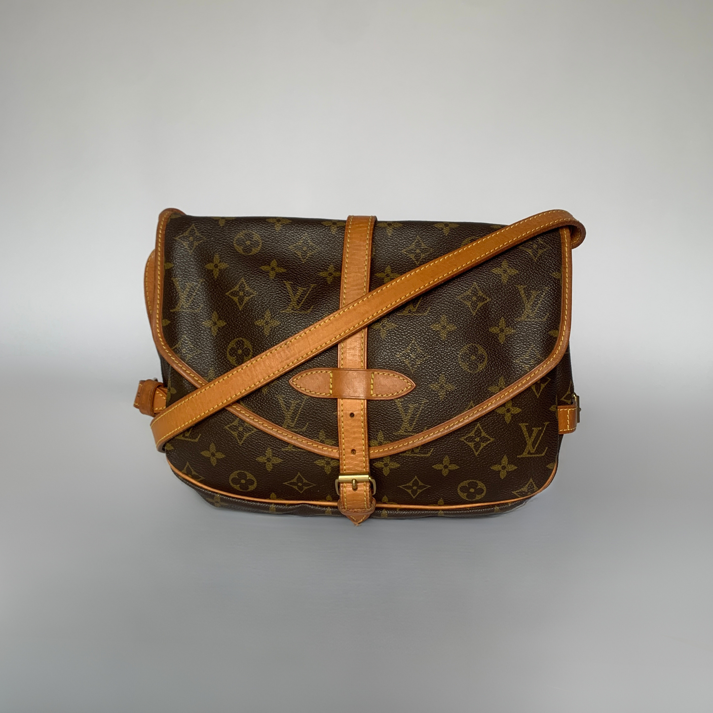 Louis Vuitton Louis Vuitton Saumur 30 in Monogram Canvas - Shoulder Bags - Etoile Luxury Vintage