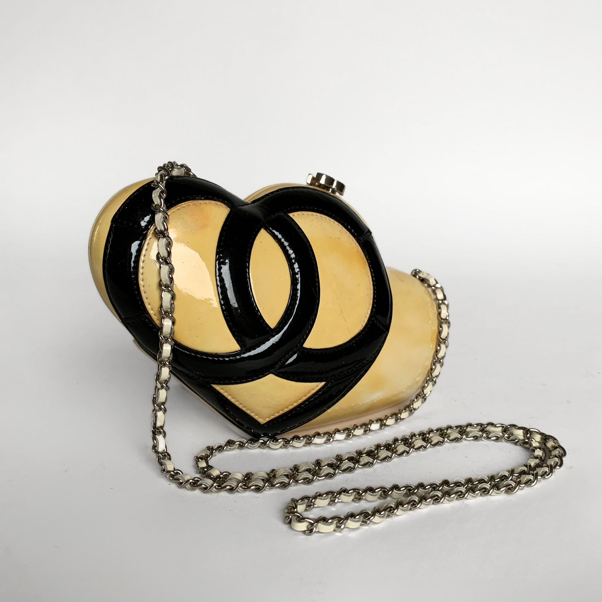 Chanel Chanel Heart Shoulder Bag Patent Leather (Limited Edition) - Crossbody bags - Etoile Luxury Vintage