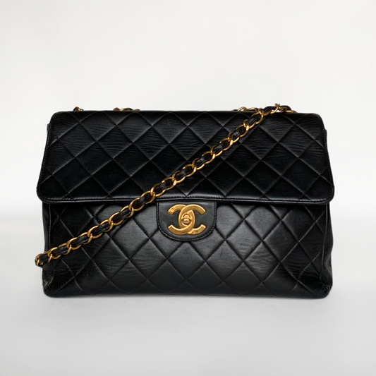 Chanel Classic Flap Bag Maxi Lammeskinn Skinn