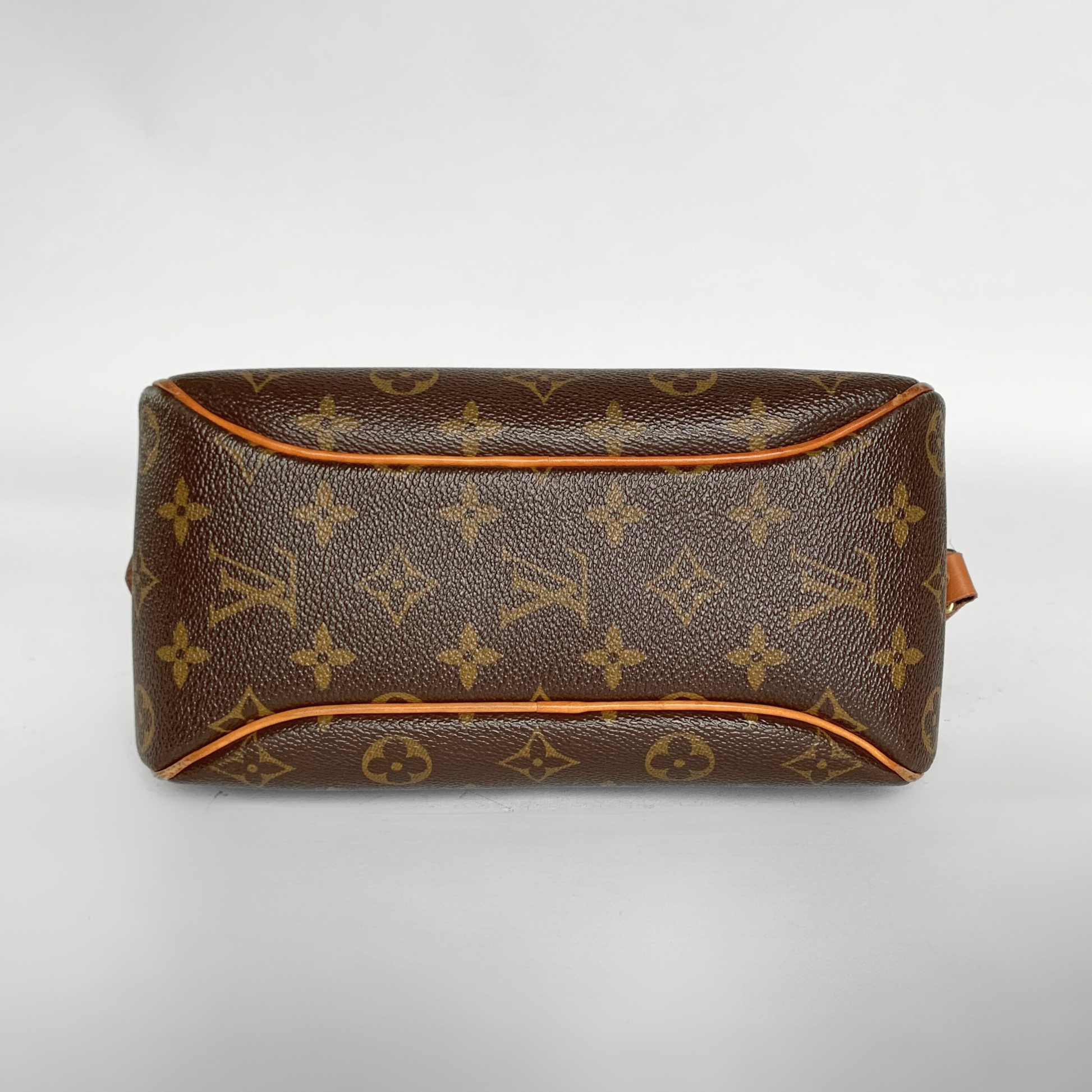 Louis Vuitton Louis Vuitton Blois Toile Monogram Canvas - Crossbody bags - Etoile Luxury Vintage