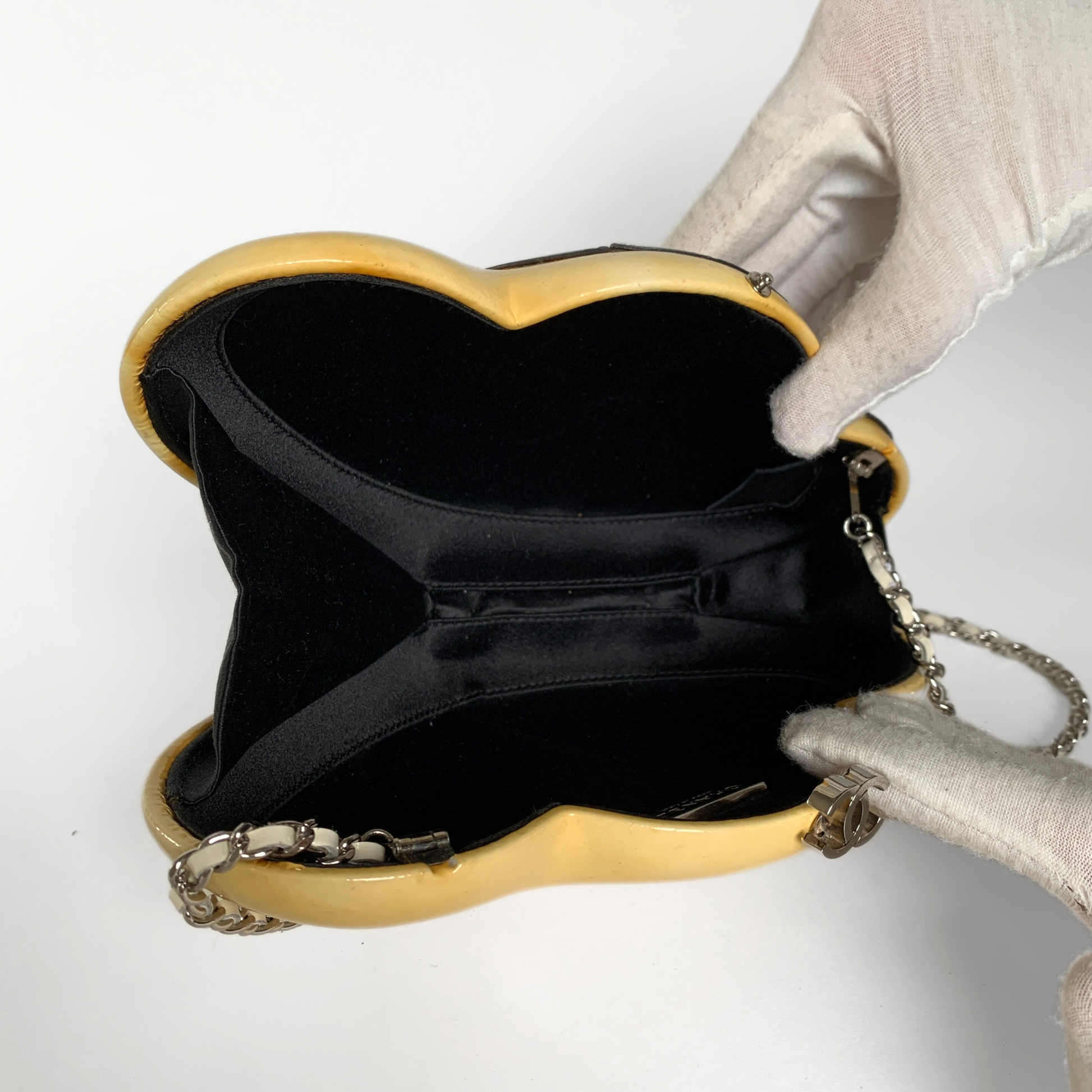 Chanel Heart Shoulder Bag Patent Leather (Limited Edition) – l'Étoile de  Saint Honoré