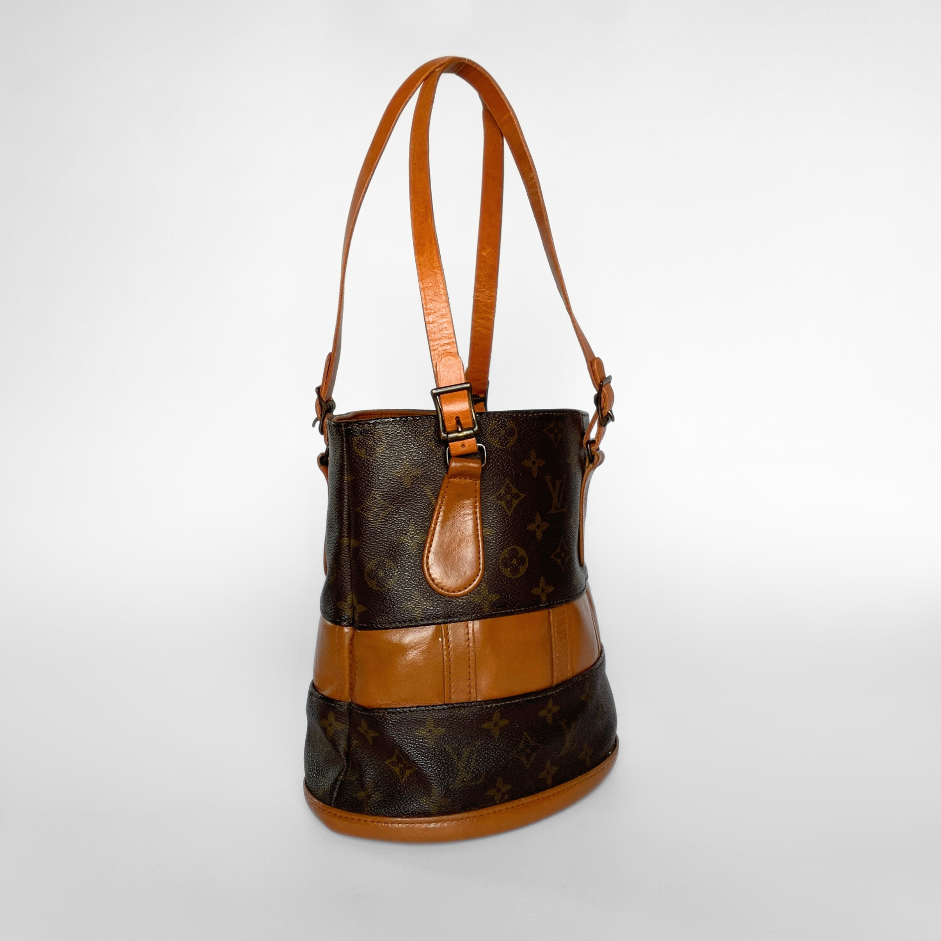 Louis vuitton bucket bag vintage shop