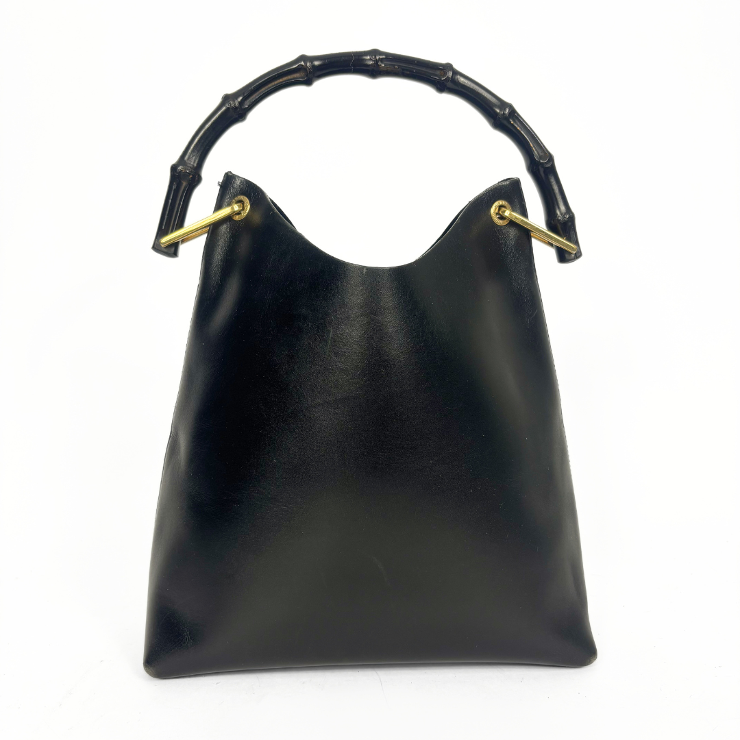 Gucci Bolso estilo hobo vintage de cuero negro con asa superior de bambú de madera oscura y herrajes dorados.