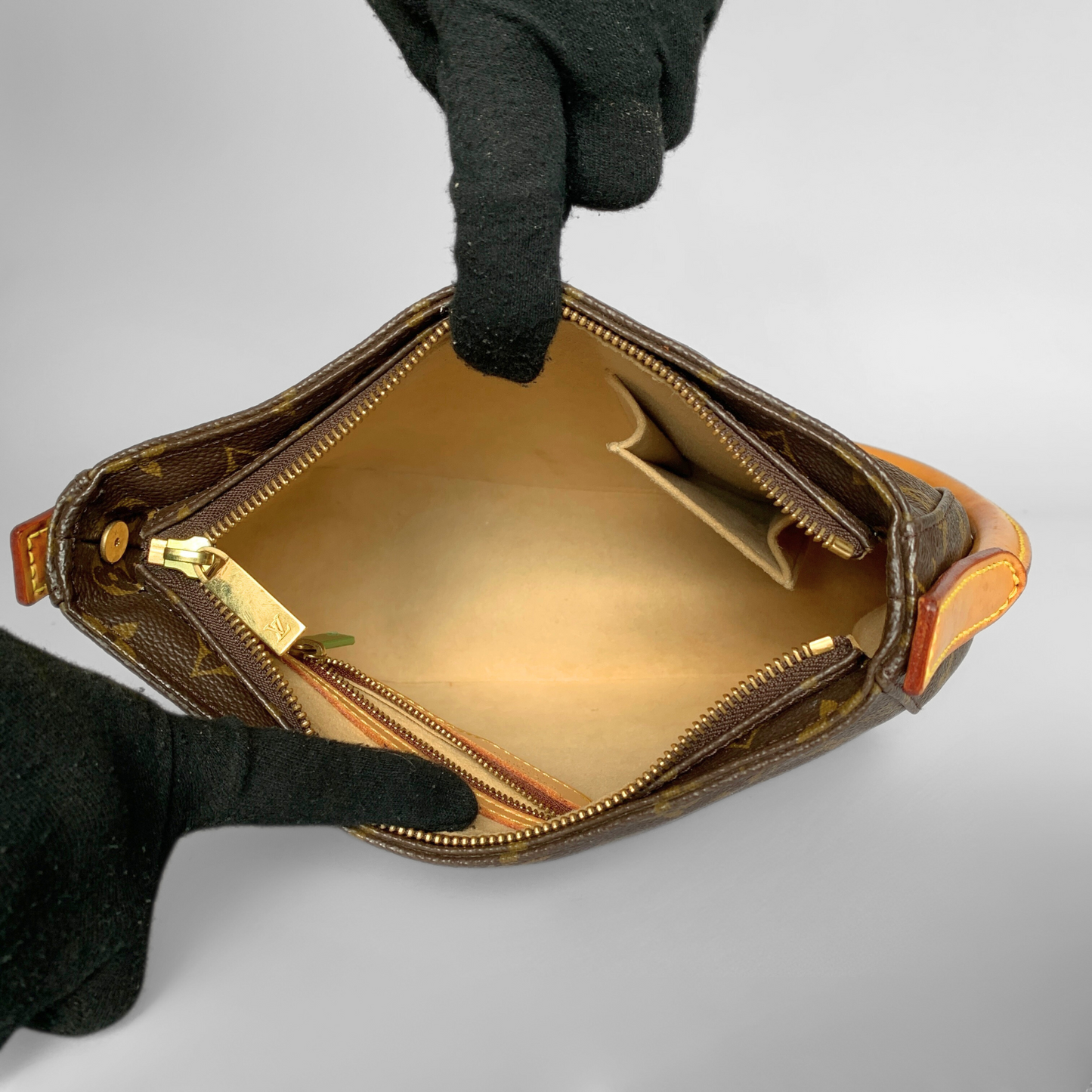 Louis Vuitton Looping Monogram MM Canvas