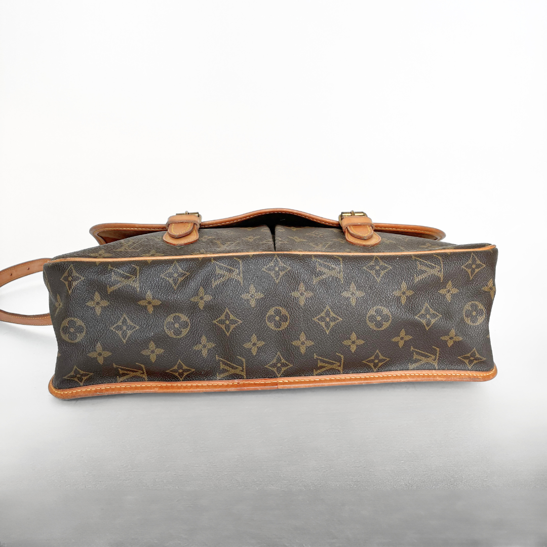 Louis Vuitton Gibecière GM Monogram Canvas