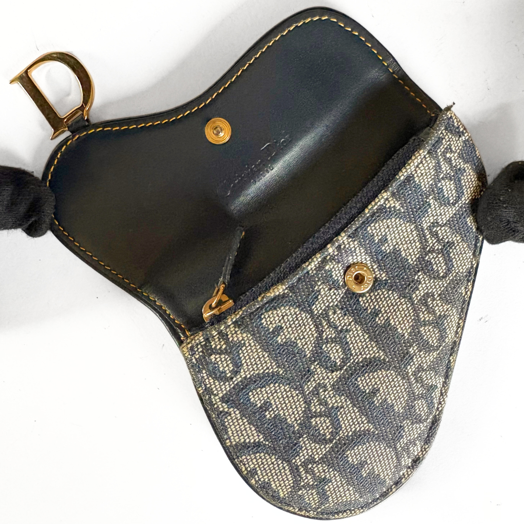 Dior Saddle Wallet Oblique Canvas | Étoile Luxury Vintage – l Dior Saddle Wallet Oblique Canvas | Étoile Luxury Vintage – l