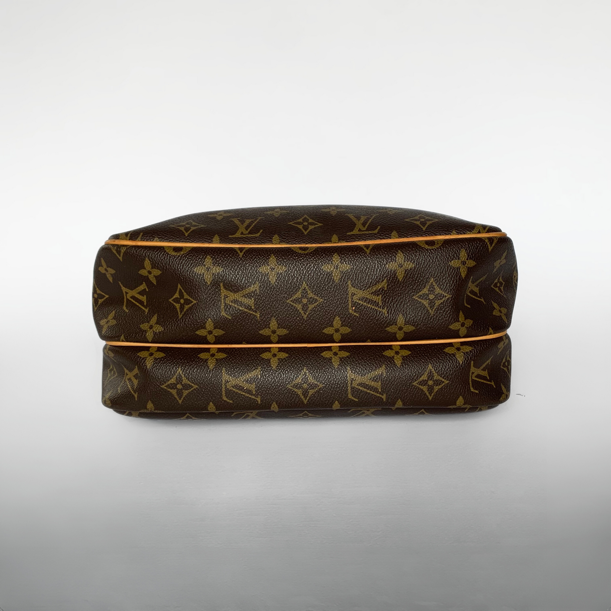 Louis Vuitton Louis Vuitton Reporter PM Monogram Canvas - Crossbody bags - Etoile Luxury Vintage