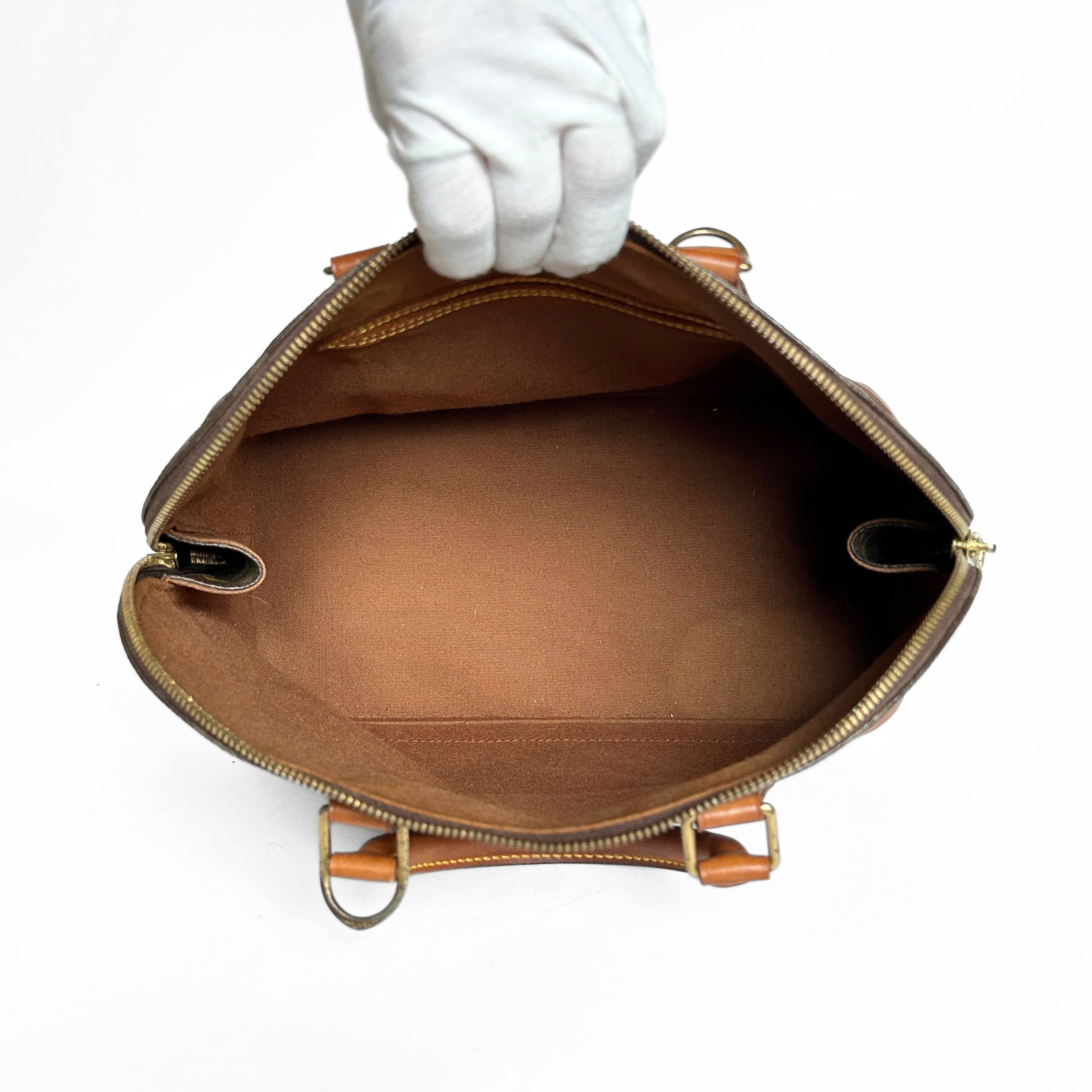 inside louis vuitton alma bag