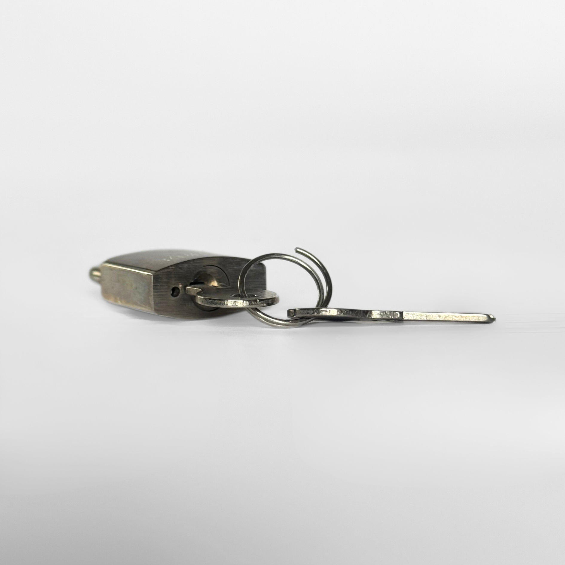 Fendi Serratura Con Chiave In Metallo Argentato – L'Étoile de