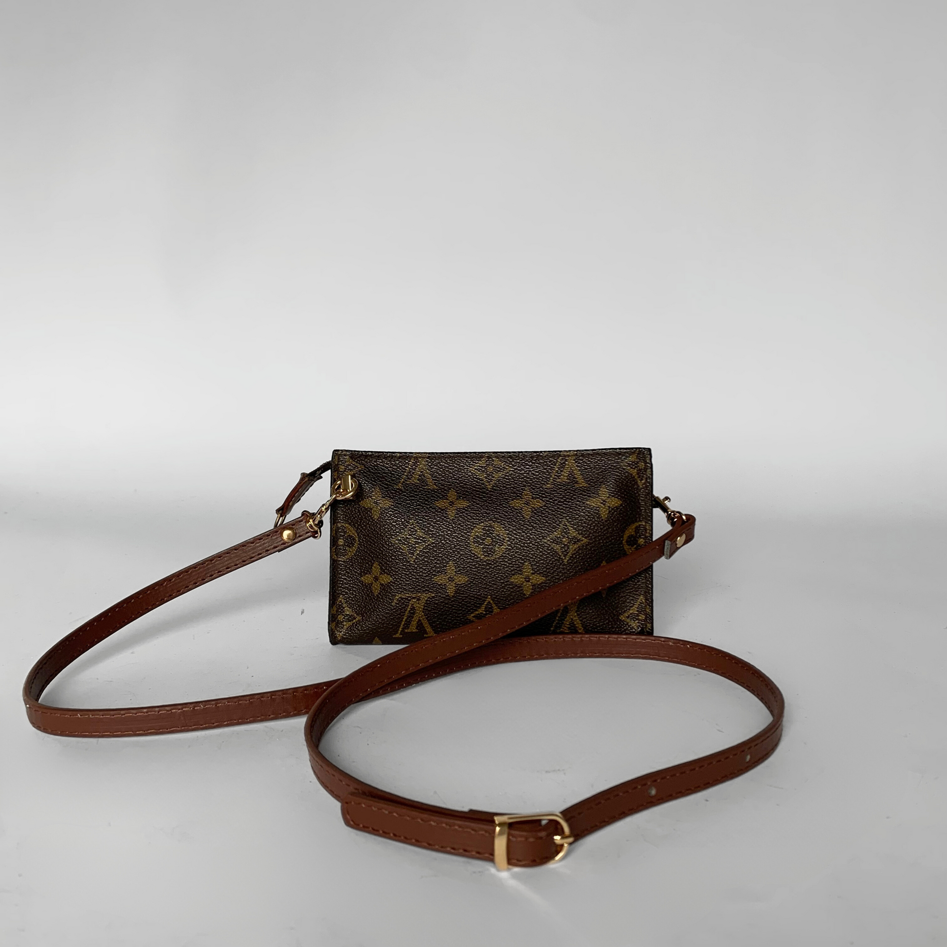 Louis Vuitton Louis Vuitton Pouch PM Monogram Canvas - Crossbody bags - Etoile Luxury Vintage
