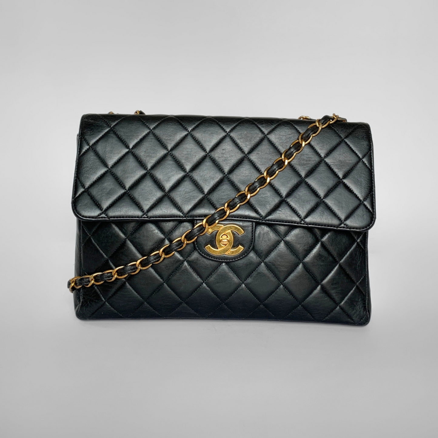 Chanel Classic Flap Bag Maxi piel de cordero