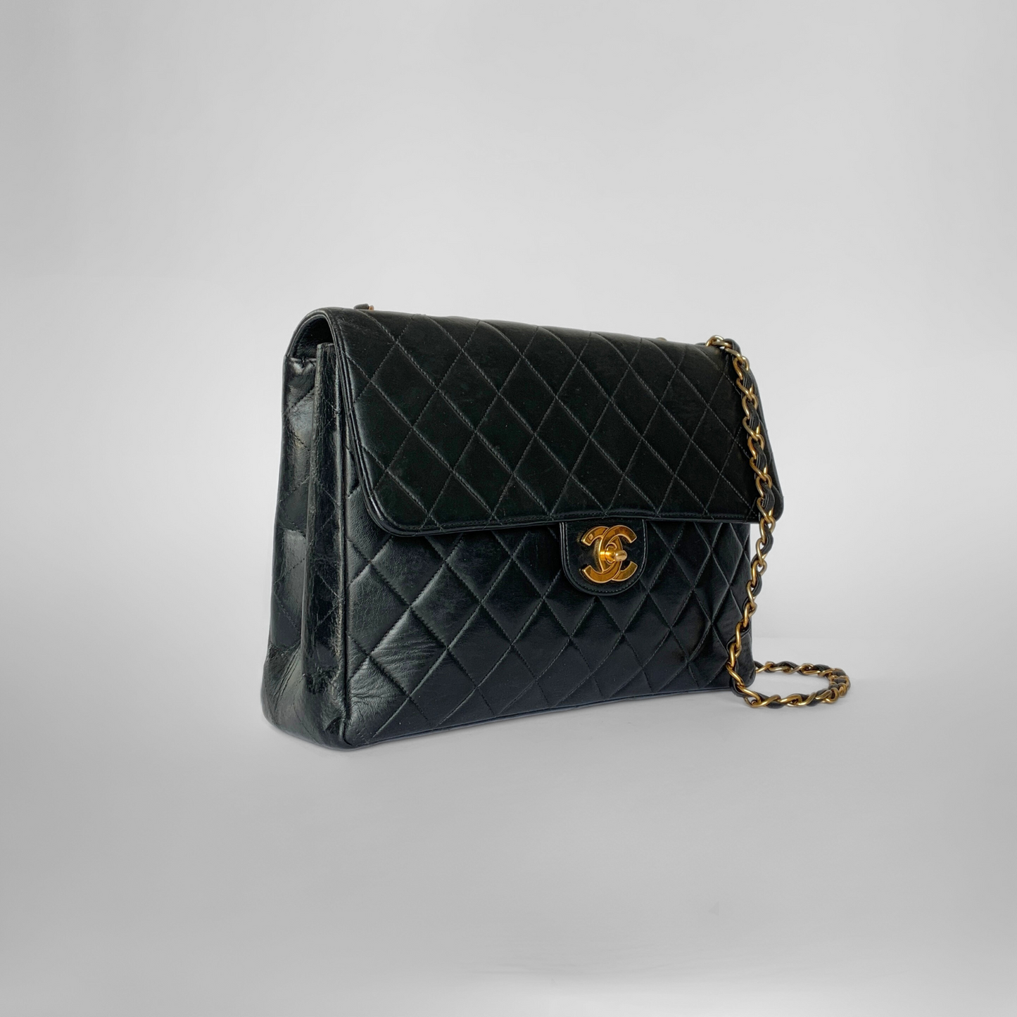Chanel Classic Flap Bag Maxi piel de cordero