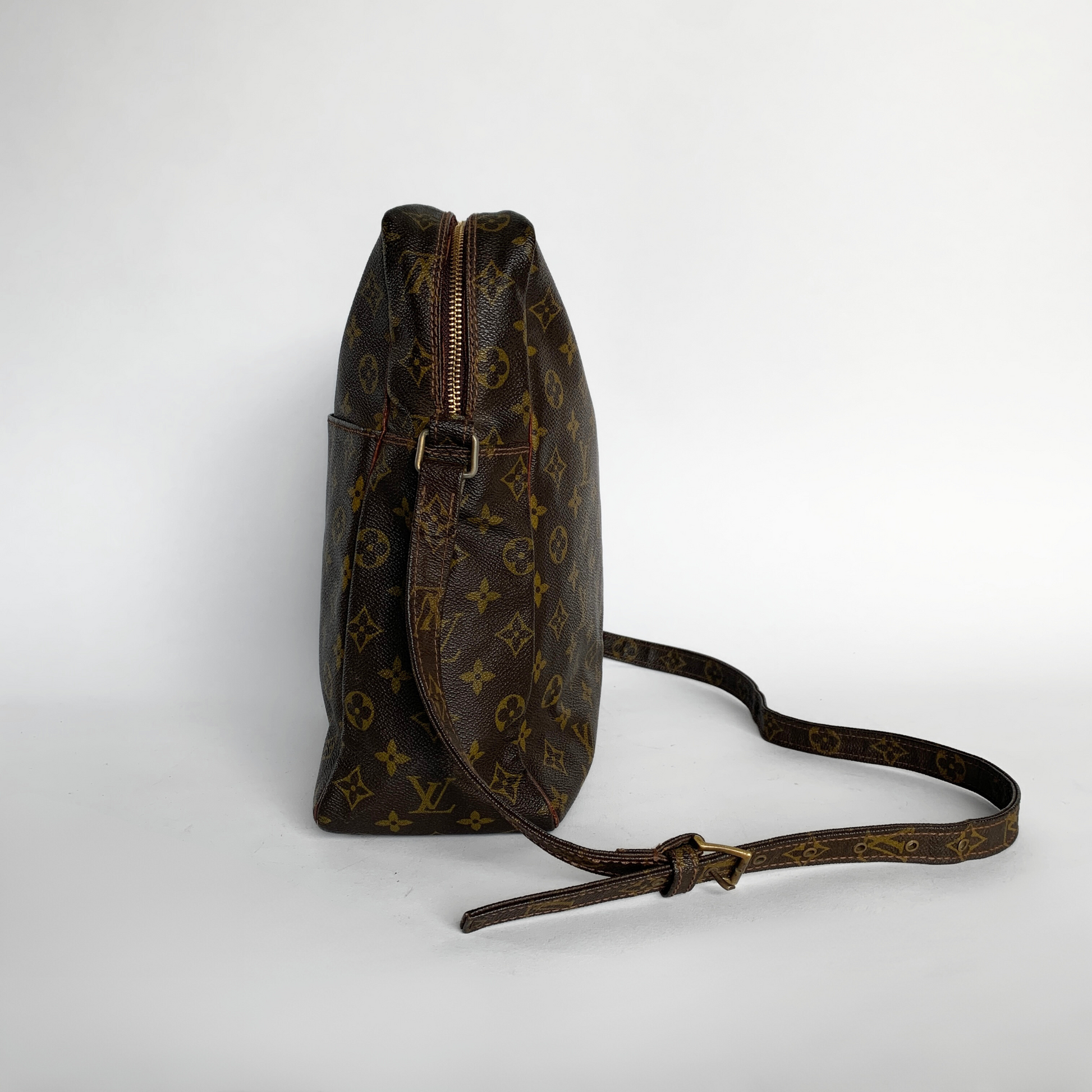 Louis Vuitton Louis Vuitton Marceau Monogram Canvas - Crossbody bags - Etoile Luxury Vintage