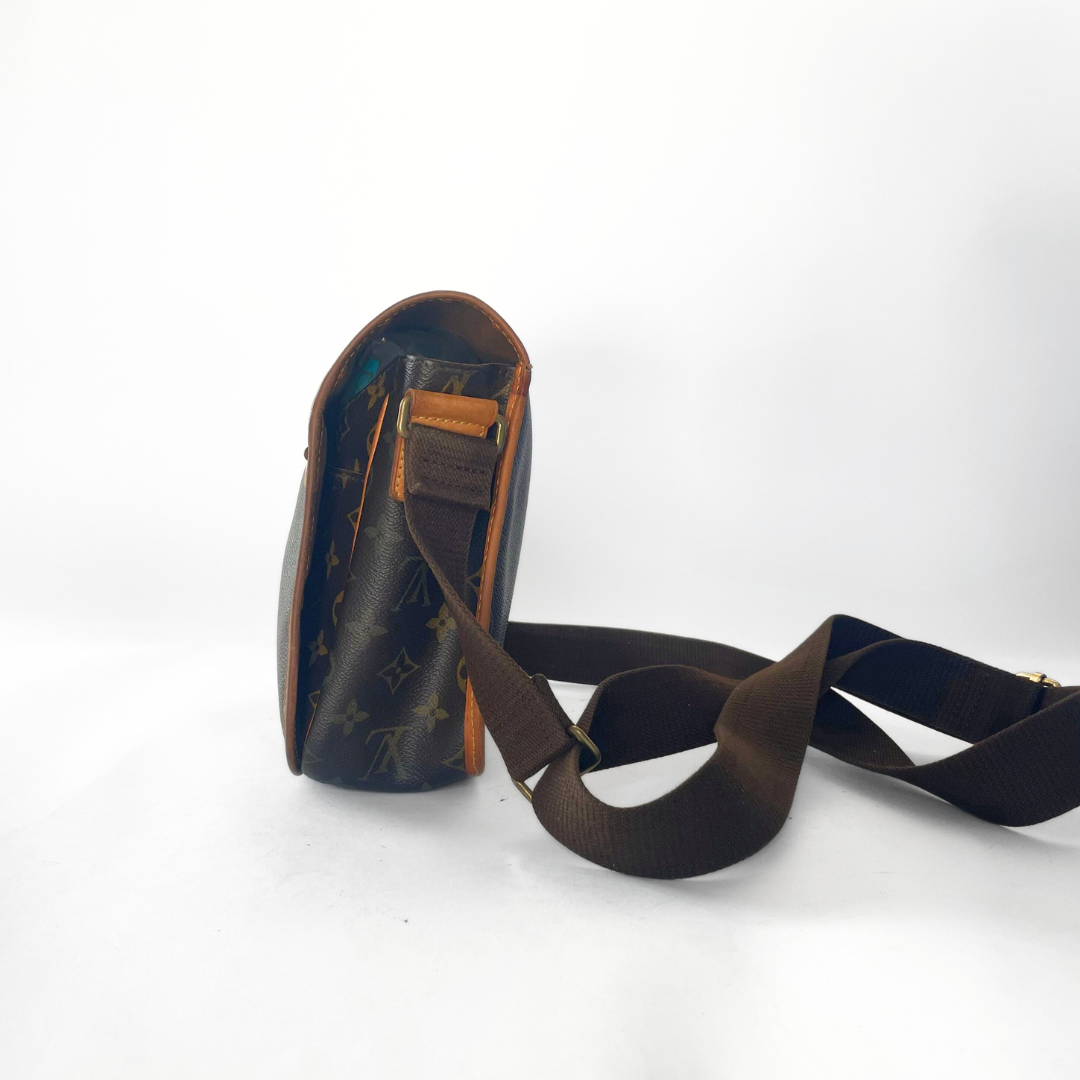 Louis Vuitton Bosphore Messenger in Monogram Canvas.