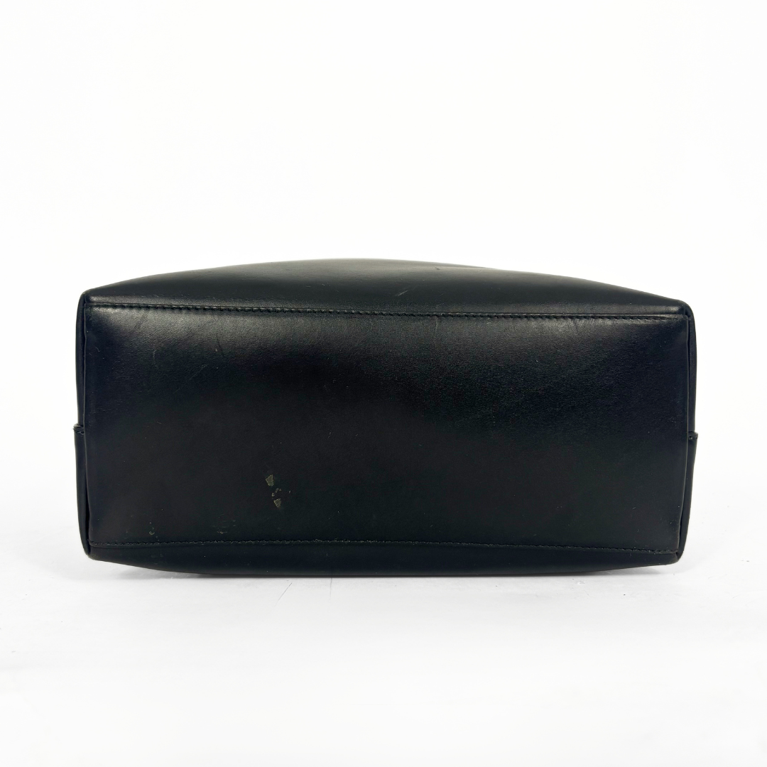 Gucci Bolso estilo hobo vintage de cuero negro con asa superior de bambú de madera oscura y herrajes dorados.