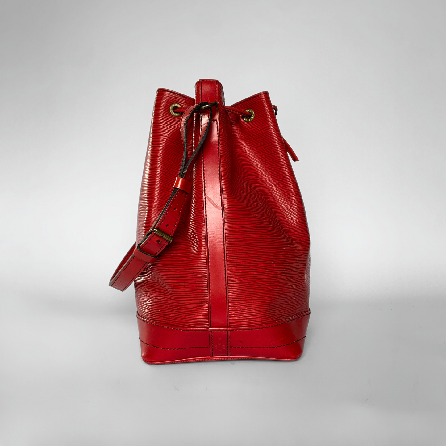 Louis Vuitton Louis Vuitton No&eacute; Epi Leather - Shoulder bag - Etoile Luxury Vintage