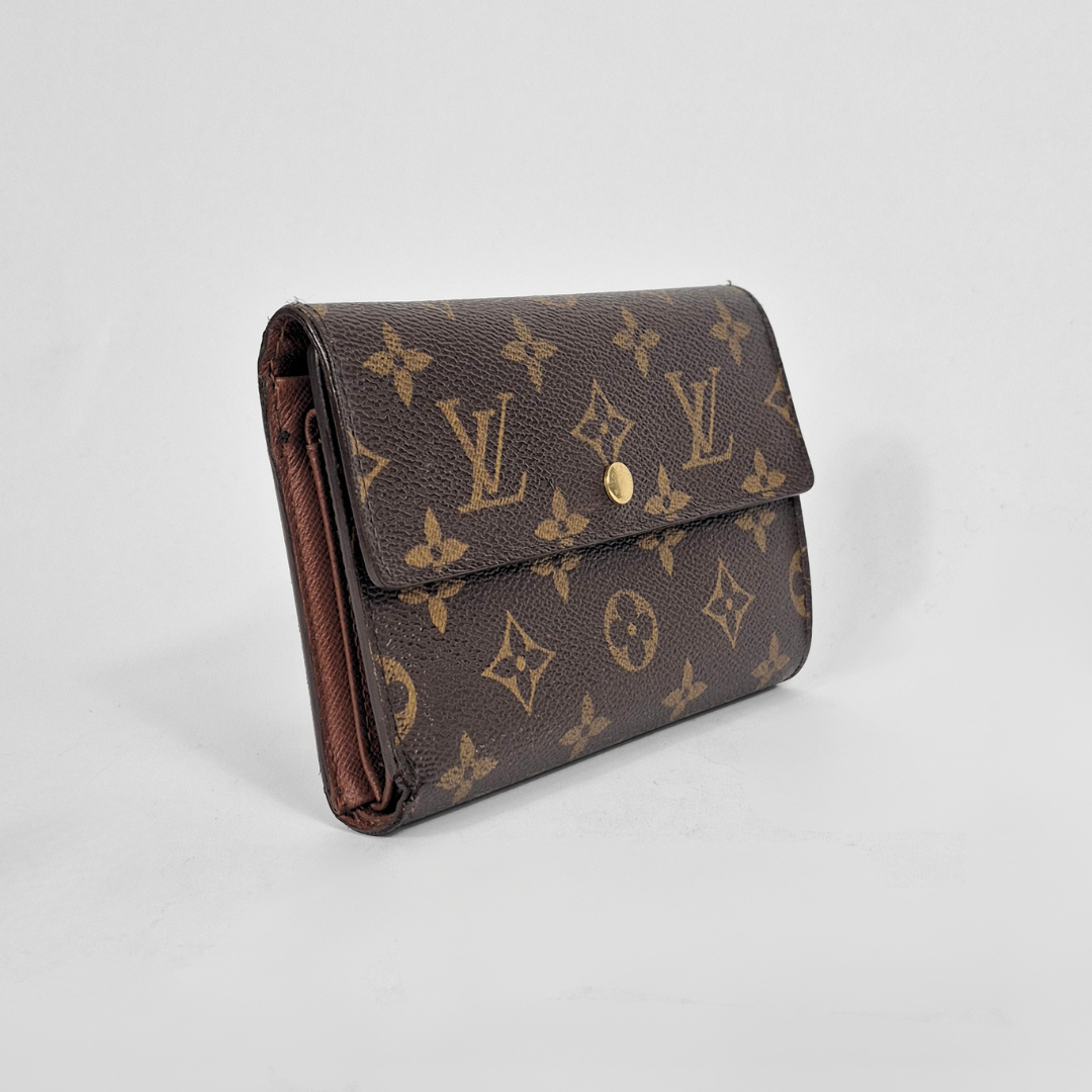 Louis Vuitton Cartera con estampado de monogramas sobre fondo gris claro