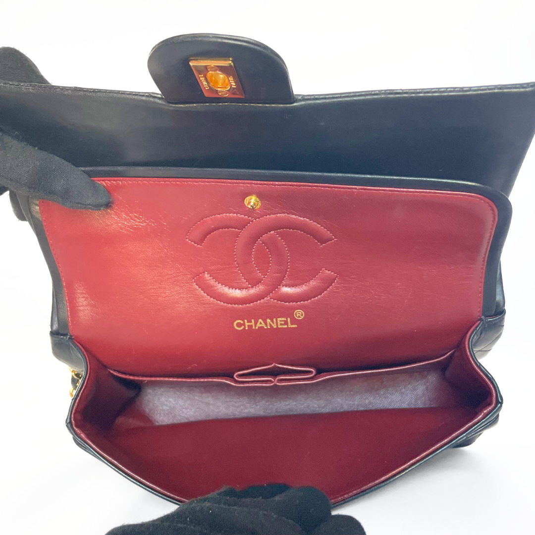 Chanel Classic Flap Bag Mittleres Lammleder